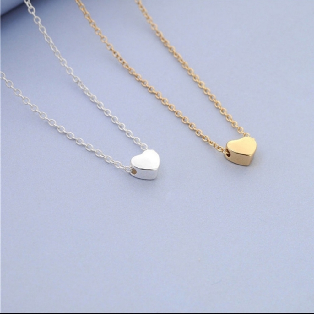 Silver heart pendant‎ necklace